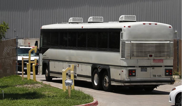 Otmičari oteli 19 putnika iz autobusa blizu meksičke granice. Ne zna se razlog